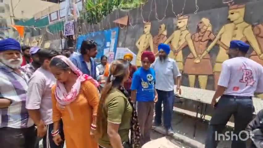 सोलन: राज्यस्तरीय शूलिनी मेले में दुकान लगाने को लेकर मॉल रोड पर उलझे दुकानदार, पुलिस ने मामला कराया शांत