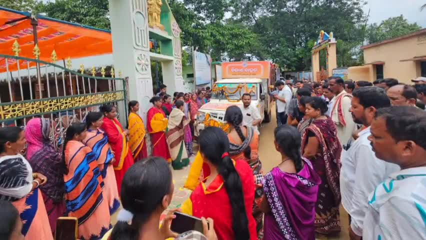 କଣ୍ଟାମାଳ: କୁଲୁତାଜୋର ଗ୍ରାମ ପଞ୍ଚାୟତ କାର୍ଯ୍ୟାଳୟ ଠାରେ ବିକାଶ ବାହନ ରଥକୁ ସ୍ବାଗତ