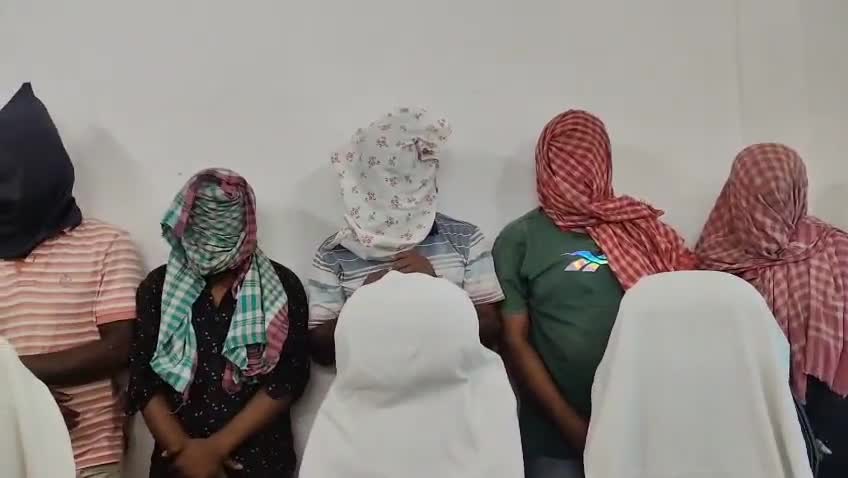 হাবড়া ২: পুলিশ হেপাজত শেষে 6 দুষ্কৃতীকে আদালতে পেশ অশোকনগর থানার