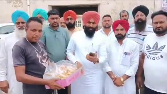 ਬਰਨਾਲਾ: ਹਲਕਾ ਮਹਿਲ ਕਲਾਂ ਦੇ ਪਿੰਡ ਮੂਮ ਸਮੇਤ ਇੱਕ ਹੋਰ ਪਿੰਡ ਦੀ ਸੜਕ ਰਿਪੇਅਰ ਦਾ ਕੰਮ ਹੋਇਆ ਸ਼ੁਰੂ, ਵਿਧਾਇਕ ਪੰਡੋਰੀ ਰਹੇ ਮੌਜੂਦ