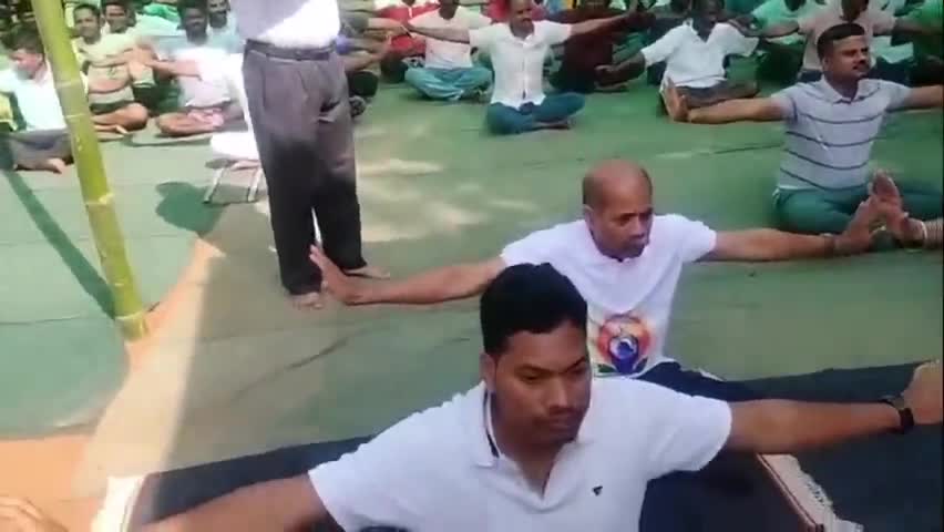 କୋରାପୁଟ ସହର: କୋରାପୁଟ ମଣ୍ଡଳ କାରାଗାରରେ ଆନ୍ତର୍ଜାତୀୟ ଯୋଗ ଦିବସ ପାଳିତ, ଯୋଗଦେଲେ ଅତିରିକ୍ତ ଜିଲ୍ଲା ଦୌରା ଜଜ