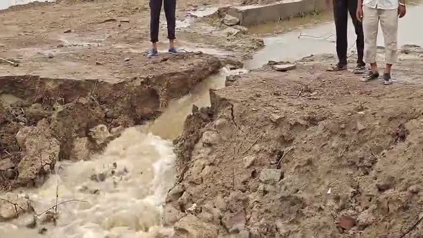सांगोद: सांगोद के सावनभादौ डैम के गेटों से निकल रहा पानी, 2 हजार से अधिक खेतों में हुआ जलभराव