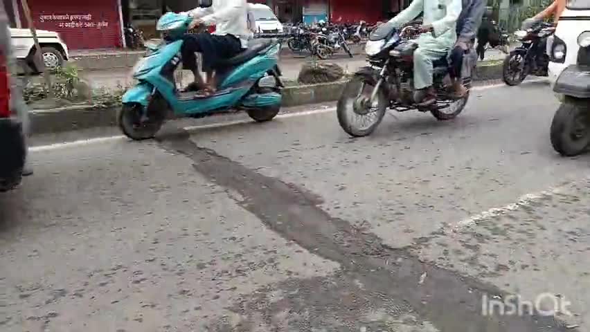 रायसेन: जिला मुख्यालय के सागर रोड और विदिशा रोड पर गड्ढों की वजह से वाहन चालक हो रहे हैं परेशान #jansamasya