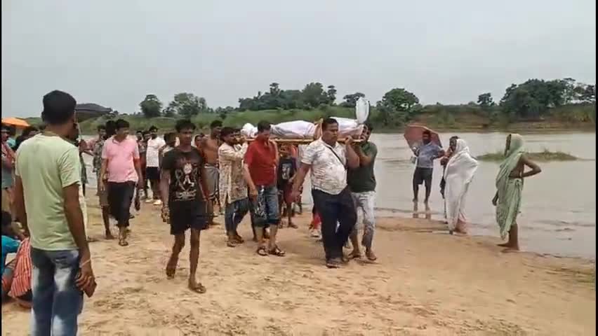 কেতুগ্রাম ১: রিলস বানাতে গিয়ে বিপত্তি, কাঁকুরহাটিতে অজয় নদীতে তলিয়ে যাওয়া দুই বন্ধুর মধ্যে উদ্ধার হল এক কিশোরের মৃতদেহ