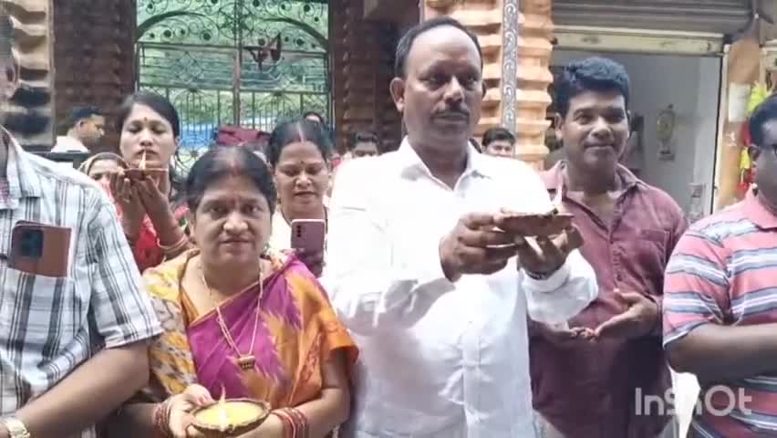 ନୟାଗଡ ସଦର: ଦକ୍ଷିଣ କାଳୀ ମନ୍ଦିର ପରିସରରେ ନବୀନ ପଟ୍ଟନାୟକଙ୍କ ଆଶୁ ଆରୋଗ୍ୟ କାମନା କରି ସମୂହ ଦୀପଦାନ