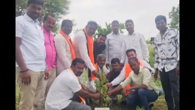 ఎం తుర్కపల్లి: మండల కేంద్రంలో జనసంఘ్ వ్యవస్థాపకులు శ్యామ్ ప్రసాద్ ముఖర్జీ వర్ధంతి సందర్భంగా బీజేపీ ఆధ్వర్యంలో బలిదాన్ దివస్ కార్యక్రమం
