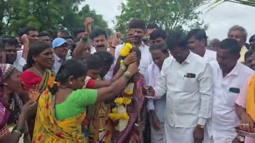 ಕಂಪ್ಲಿ: ಹಂಪಾದೇವನಹಳ್ಳಿ ಗ್ರಾ.ಪಂ ವ್ಯಾಪ್ತಿಯಲ್ಲಿ ಕುಡಿಯುವ ನೀರಿನ ಯೋಜನೆಗೆ ಶಾಸಕ ಗಣೇಶ್ ಭೂಮಿ ಪೂಜೆ