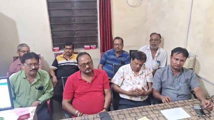 झरिया/जोरापोखर/सिंदरी: झरिया के व्यापारी संगठन के प्रतिनिधि मंडल ने बिजली की समस्या को लेकर कार्यपालक अभियंता से मुलाकात की #jansamasya