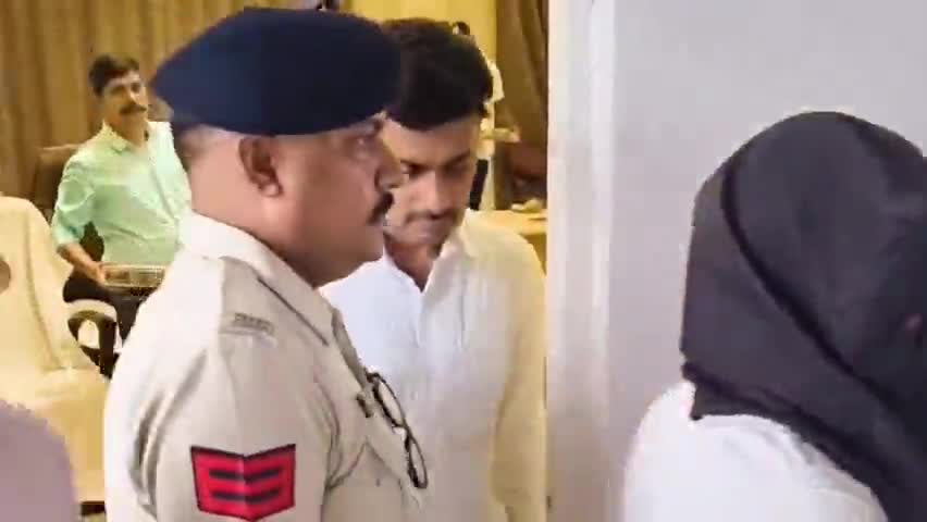 राजगढ़: अमानत में खयानत करने के मामले में पुलिस ने दो आरोपियों को किया गिरफ्तार, पुलिस कंट्रोल रूम में SP ने दी जानकारी