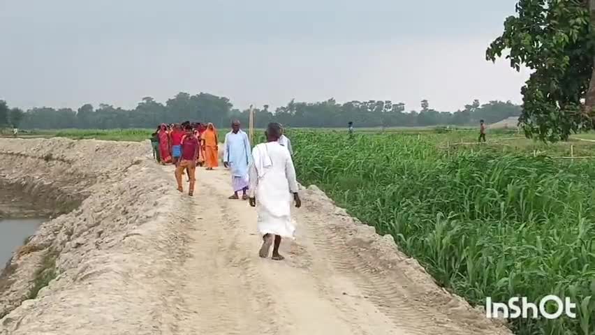 बेनीपट्टी: प्रखंड के पाली पंचायत में ग्रामीणों ने चंदा जुटाकर व श्रमदान से खुद बना ली चलने लायक सड़क #jansamasya