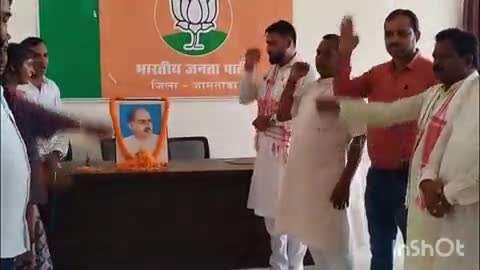 जामताड़ा: भाजपाइयों ने पार्टी कार्यालय और गांधी मैदान के पास श्यामा प्रसाद मुखर्जी की पुण्यतिथि मनाई, दी श्रद्धांजलि