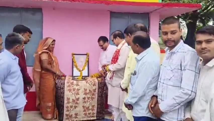 पचोर: पटाड़िया धाकड़ गांव पहुंचे राज्य मंत्री गौतम टेटवाल, डॉ. श्यामा प्रसाद मुखर्जी को दी श्रद्धांजलि