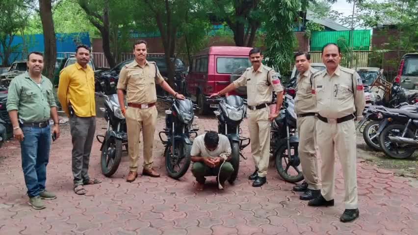 उज्जैन शहर: माधव नगर पुलिस ने शातिर वाहन चोर को किया गिरफ्तार, 4 मोटरसाइकिलें ज़ब्त