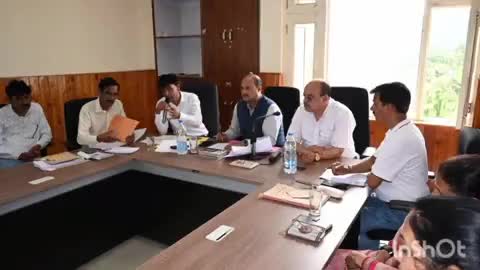 जयसिंहपुर: आयुष एवं खेल मंत्री यादविंदर गोमा ने लंबागांव में विकास खंड के अधिकारियों व कर्मचारियों के साथ की बैठक