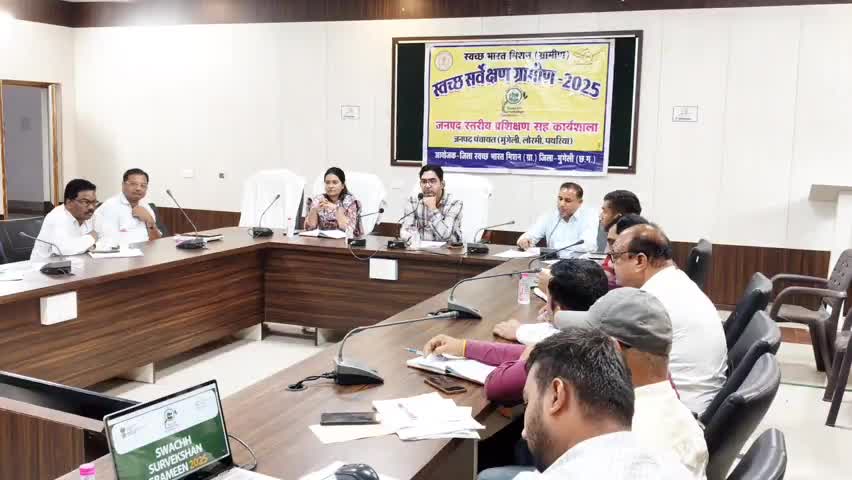 मुंगेली: जिले के ग्रामों का भ्रमण कर स्वच्छता से संबंधित सभी मापदंडों पर तत्परता से कार्य करें: जिला पंचायत सीईओ