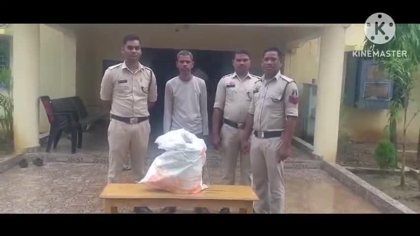भटगांव के वार्ड क्रमांक 14 में 34 लीटर अवैध कच्ची महुआ शराब के साथ एक आरोपी को भटगांव पुलिस ने किया गिरफ्तार