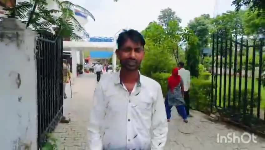महिला पर पुलिस के नाम पर पैसे लेने का आरोप पीड़ित ने कहा महिला रहती है कि पुलिस मुझसे डरती है कांपती है,