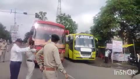 शाजापुर: परशुराम चौराहे पर यातायात पुलिस और न्यायालय ने मोबाइल कोर्ट लगाकर चलाया चेकिंग अभियान, वसूला शमन शुल्क