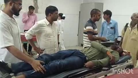 भभुआ: निबियाटांड़ गेट के पास अनियंत्रित होकर बाइक गिरी, दो लोग गंभीर रूप से घायल