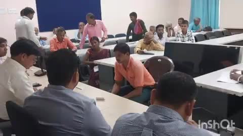 नवादा: समाहरणालय सभाकक्ष में अपर समाहर्त्ता-सह-जिला लोक शिकायत निवारण पदाधिकारी ने आयोजित किया जनता दरबार