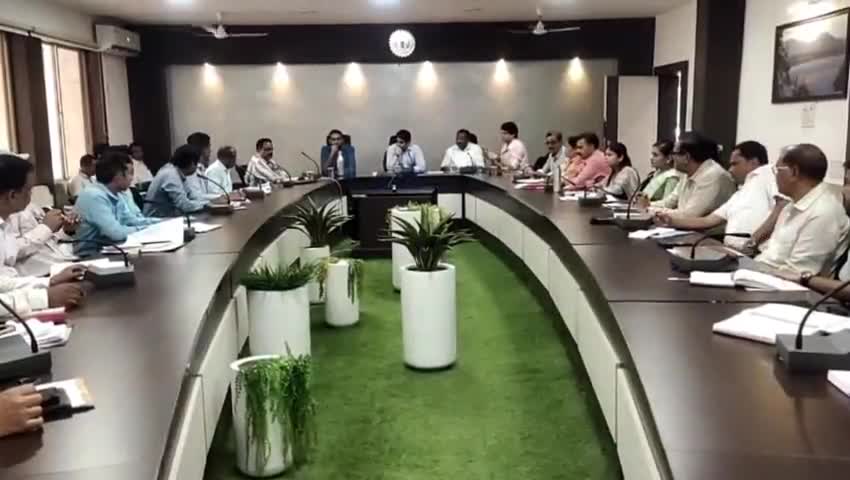 बालाघाट: जिला कैडर के शासकीय सेवकों की पदोन्‍नति के लिए कलेक्‍टर ने ली कलेक्ट्रेट में अधिकारियों की बैठक, एक सप्‍ताह के भीतर विभा