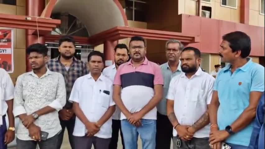 नारायणपुर: नारायणपुर जिला अस्पताल में दूसरे दिन भी ओपीडी रही ठप, महिला डॉक्टर से अभद्रता मामले में कांग्रेस ने किया समर्थन