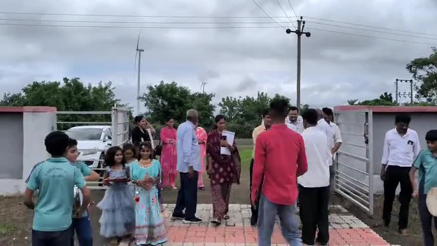 લાલપુર: તાલુકાના સણોસરી ગામમાં શાળા પ્રવેશ ઉત્સવની ઉજવણી