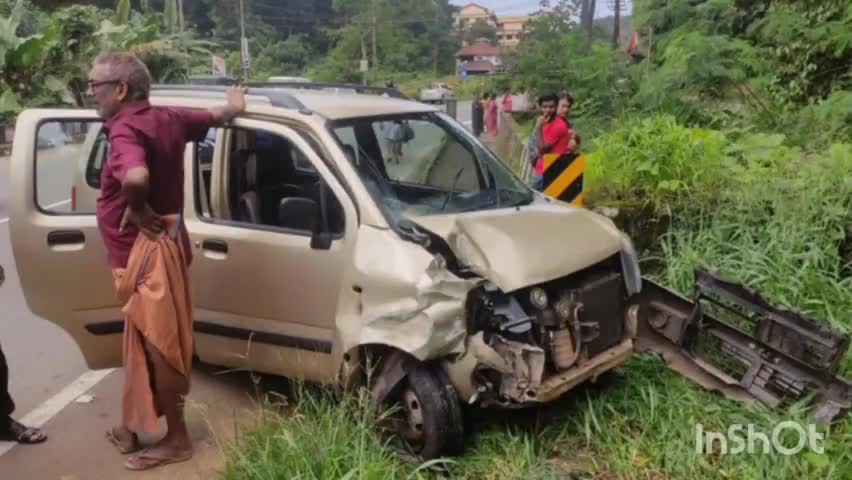 മീനച്ചിൽ: പാലാ പിഴക് പാലം ജങ്ഷനിൽ കാറുകൾ കൂട്ടിയിടിച്ച് അപകടം, ഒരാൾക്ക് പരിക്ക്