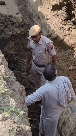 रूपवास: जंगी का नगला गांव के पास सड़क किनारे मिट्टी की ढाई ढहने से एक ही परिवार के 4 लोगों की हुई मौत