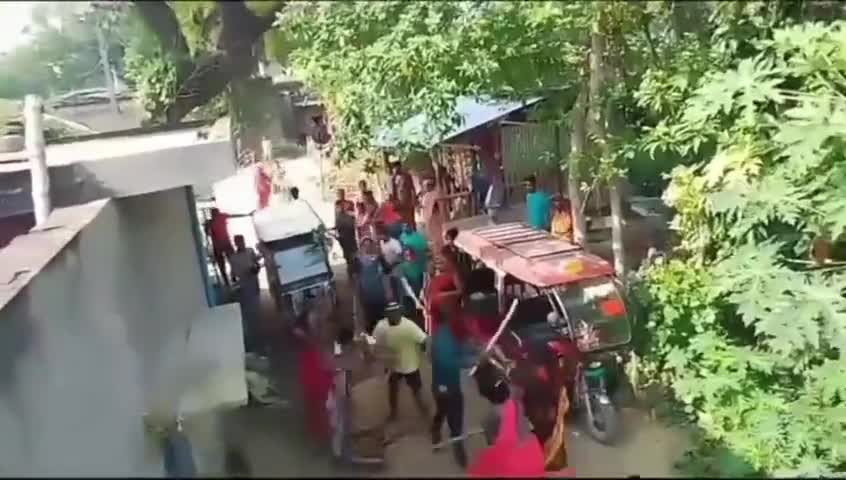 ---दबंगों ने दलित महिलाओं को लाठी-डंडों से पीटा मामला रायबरेली के डीह थाना क्षेत्र के गोपाल पुर गांव का बताया जा रहा है।