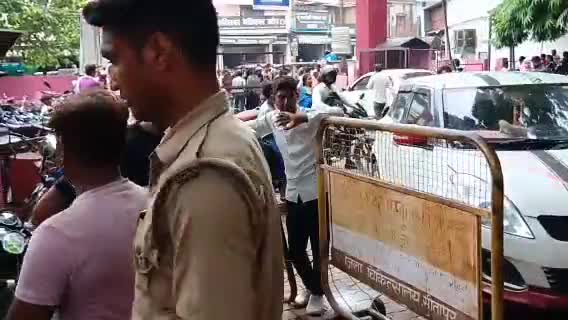 सीतापुर: निगम निवास में काम करने वाले व्यक्ति की संदिग्ध अवस्था में हुई मौत, पुलिस ने कराया पोस्टमार्टम