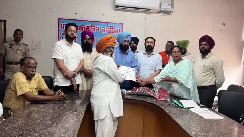 ਰੂਪਨਗਰ: ਵਿਧਾਇਕ ਚਰਨਜੀਤ ਸਿੰਘ ਵੱਲੋਂ ਤਹਿਸੀਲ ਚਮਕੌਰ ਸਾਹਿਬ ਦੇ 46 ਲਾਭਪਾਤਰੀਆਂ ਨੂੰ ਕਰਜ਼ਾ ਮਾਫੀ ਦੇ ਵੰਡੇ ਸਰਟੀਫਿਕੇਟ
