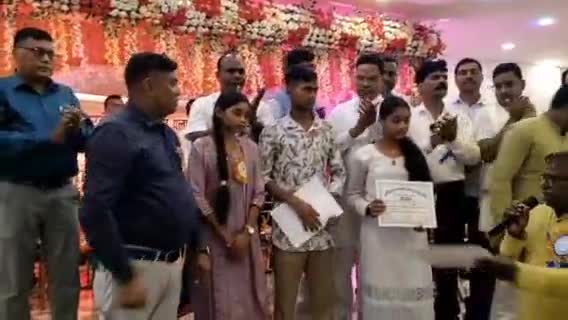 मेदिनीनगर (डालटनगंज): रजवाडीह में अखिल भारतीय कानू महासंघ ने शिक्षा सम्मान समारोह का आयोजन किया