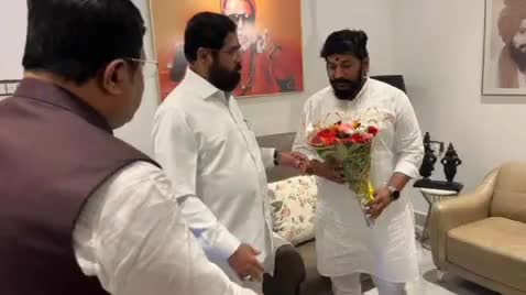 करवीर: उबाठा गटाचे नवनियुक्त शहरप्रमुख हर्षल सुर्वे यांचा मुंबईत उपमुख्यमंत्री एकनाथ शिंदे यांच्या उपस्थितीत शिवसेनेत प्रवेश