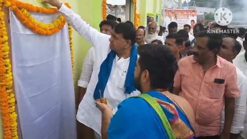 వర్ని: రైతులకు ఎరువుల కొరత లేకుండా చూడాలి: రుద్రూర్‌లో ఎమ్మెల్యే శ్రీనివాస్ రెడ్డి