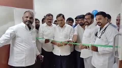 జహీరాబాద్: పట్టణంలో నూతనంగా ఏర్పాటు చేసిన ఆసుపత్రిని ప్రారంభించిన ఎంపీ సురేష్ కుమార్ షెట్కార్