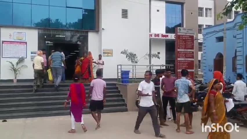 मुंगेर: डीजे कॉलेज के पास सड़क दुर्घटना में दो छात्र गंभीर रूप से घायल, हायर सेंटर रेफर