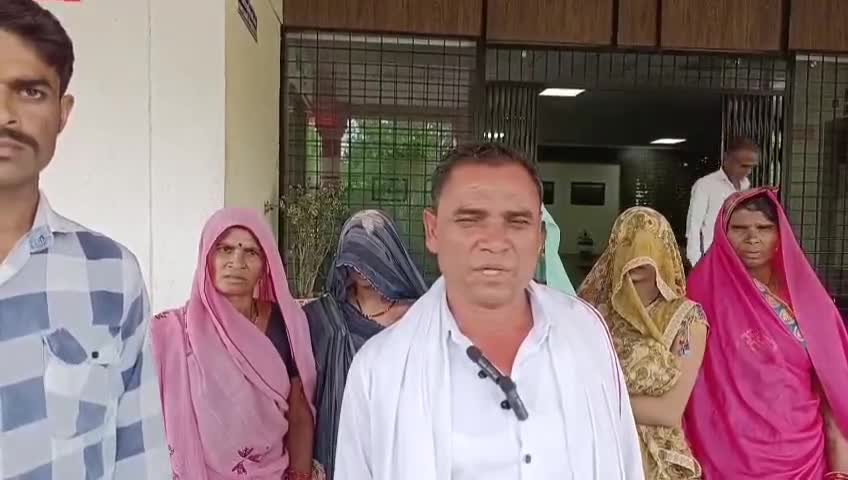 बड़वानी: प्राथमिक विद्यालय पिपरखेडा के शिक्षक का हुआ तबादला, ग्रामीणों ने ट्रांसफर रुकवाने के लिए जनसुनवाई में दिया आवेदन