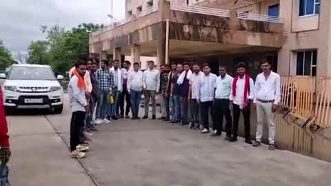 दतिया नगर: सहायक पटवारी लोकल यूथ सर्वेयर संघ ने विभिन्न मांगों को लेकर कलेक्टर कार्यालय में संयुक्त कलेक्टर को दिया ज्ञापन