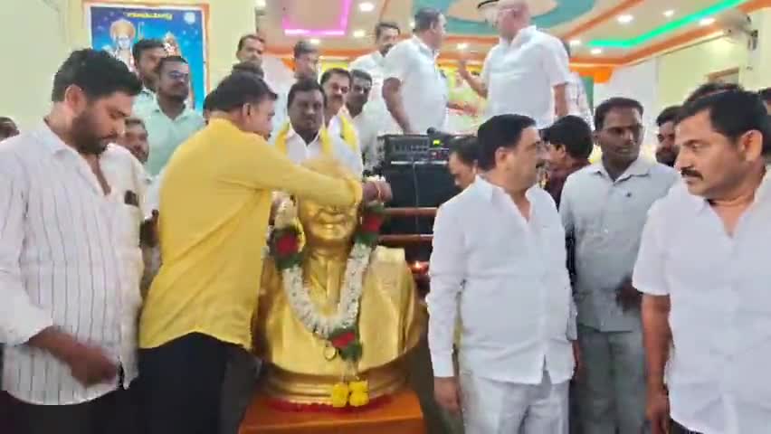 రాయదుర్గం: సుపరిపాలనలో తొలి అడుగు పేరుతో ఇంటింటికి టీడీపీ కార్యక్రమాన్ని జయప్రదం చేయాలి: పట్టణంలో ప్రభుత్వ విప్ కాలవ శ్రీనివాసులు