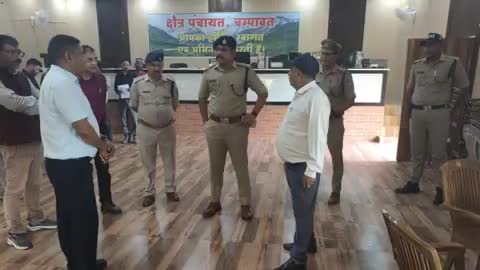 चम्पावत: एसपी अजय गणपति ने पंचायत चुनावों के लिए जिला मुख्यालय ब्लॉक में स्ट्रांग रूम व मतगणना स्थल का किया निरीक्षण