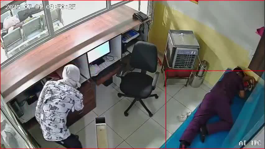 नारनौल: निजी अस्पताल नारनौल में हजारों रुपए की हुई चोरी, सीसीटीवी में कैद हुई घटना