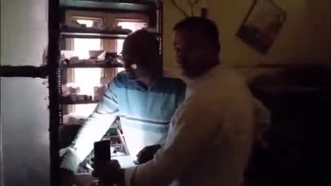 महाराजगंज: महाराजगंज सीएचसी में मोबाइल की टॉर्च जलाकर दवाई वितरण करता दिखा कर्मचारी, वीडियो कैमरे में हुआ कैद