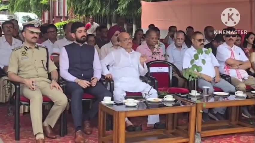 পশ্চিম যোৰহাট: জিলা আয়ুক্তৰ কাৰ্যালয়ত জিলা দিৱস উদযাপন, উপস্থিত জিলা আয়ুক্ত, আৰক্ষী অধীক্ষক, বিধায়ক