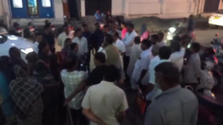 ವಿಜಯಪುರ: ನಗರದಲ್ಲಿ ಸಾರ್ವಜನಿಕರ ಕುಂದುಕೊರತೆ ಆಲಿಸಿದ ಶಾಸಕ ಬಸನಗೌಡ ಪಾಟೀಲ್ ಯತ್ನಾಳ