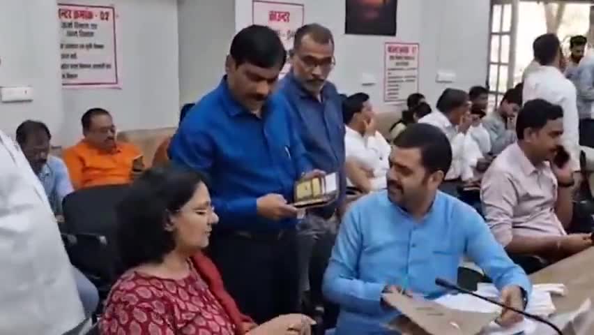 बैरसिया: कलेक्टर कार्यालय में आयोजित जनसुनवाई में उठा निजी स्कूलों की कमीशनखोरी का मामला, कांग्रेस प्रवक्ता ने पेश किए सबूत