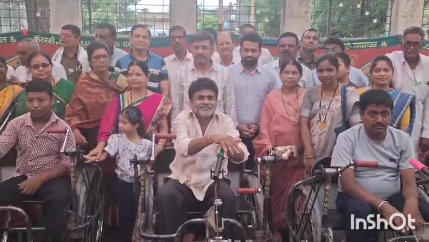 धामणगाव रेल्वे: शिवाजी वार्ड येथे भाजप ज्येष्ठ नेते माजी आमदार यांच्या वाढदिवसानिमित्त विविध कार्यक्रमाचे आयोजन, दिव्यांगाना सायकल वाटप
