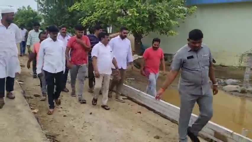 కనిగిరి: పట్టణంలో రూ.2.20 కోట్ల వ్యయంతో నిర్మిస్తున్న సీసీ రోడ్డును పరిశీలించిన కనిగిరి ఎమ్మెల్యే ముక్కు ఉగ్ర నరసింహా రెడ్డి