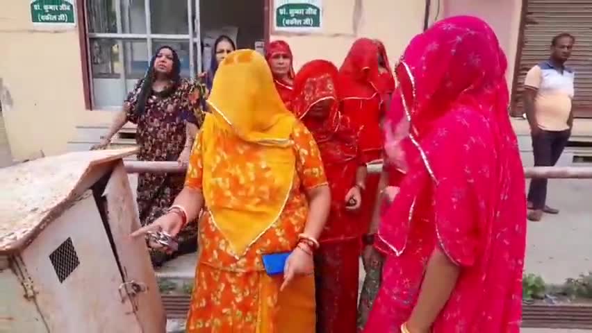 चिड़ावा: चिड़ावा के वार्ड-13 में अवैध जल कनेक्शन को लेकर हुआ हंगामा, विरोध के बाद चेते विभाग ने हटाया कनेक्शन #jansamasya