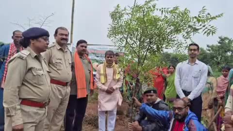 କେନ୍ଦୁଝର ସହର: ବନ ମହୋତ୍ସବ ସପ୍ତାହ ପାଳନ ଅବସରରେ ଚମ୍ପେଇ ଗ୍ରାମ ଜଙ୍ଗଲ ଜାଗାରେ କରାଗଲା ବୃକ୍ଷରୋପଣ